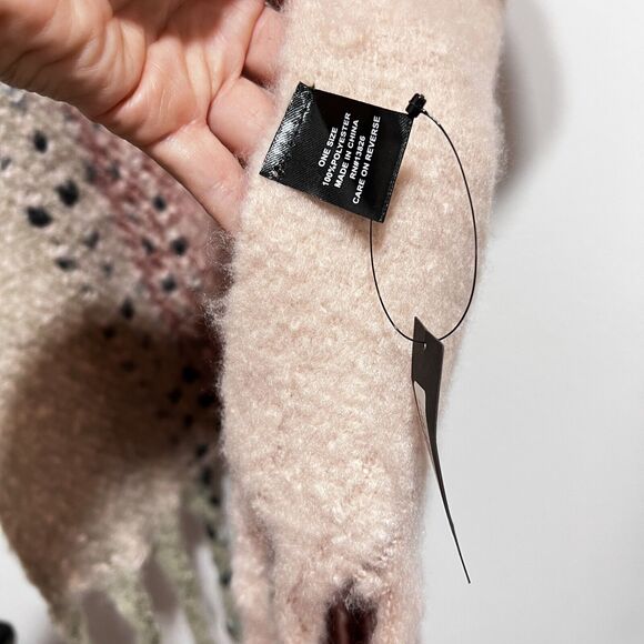 LULU’S Oversized Fluffy Cozy Blanket Scarf in Dusty Pink Multi One Size NWT - Picture 6 of 7